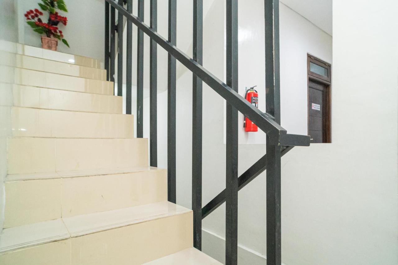 RedDoorz Plus At Merr Rungkut Jl Gunung Anyar Gununganjar Bagian luar foto